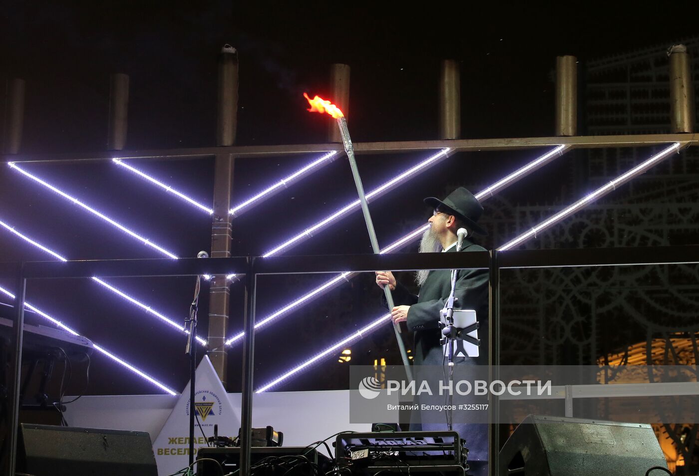 Церемония зажжения ханукальной свечи в Москве