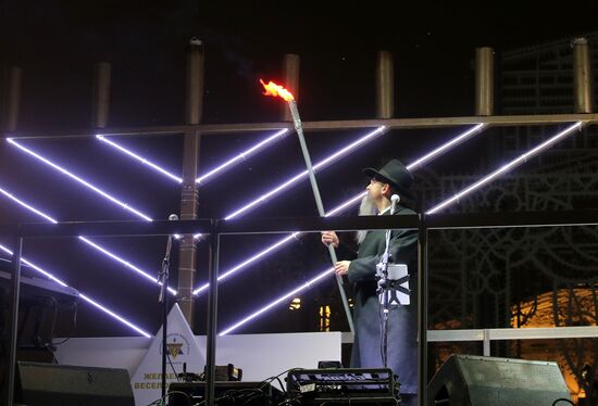 Церемония зажжения ханукальной свечи в Москве