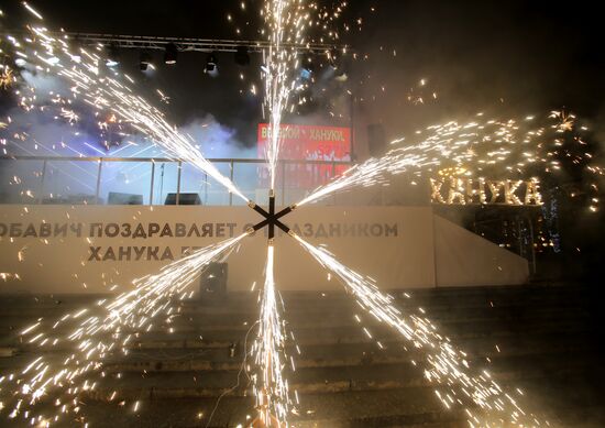 Церемония зажжения ханукальной свечи в Москве