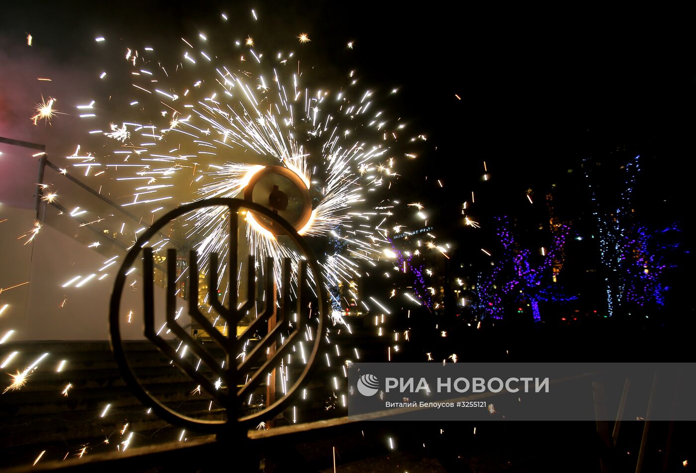 Церемония зажжения ханукальной свечи в Москве