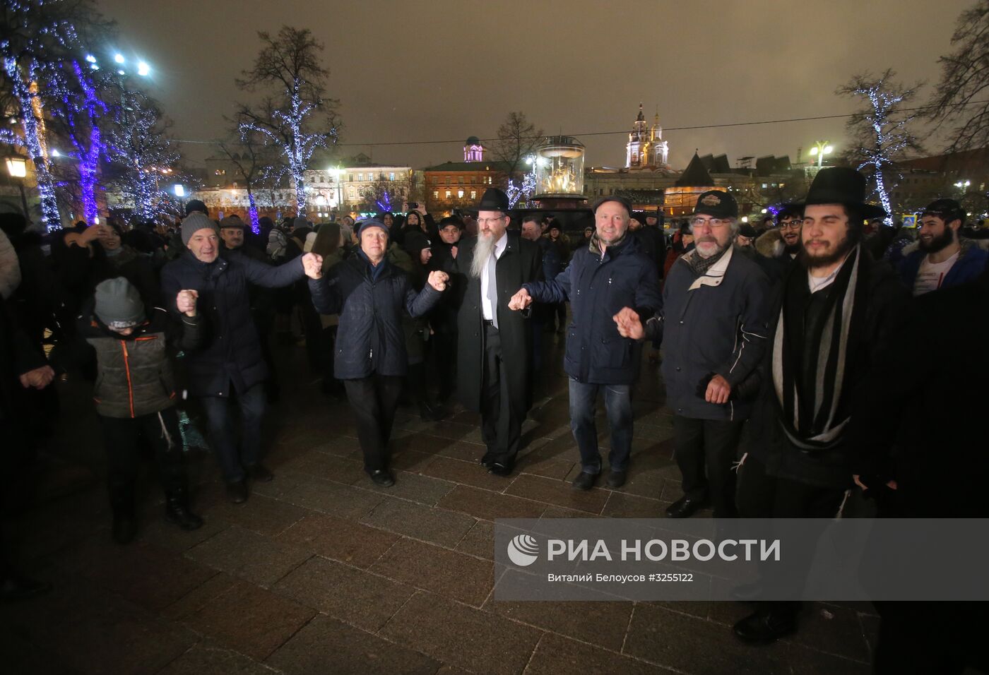 Церемония зажжения ханукальной свечи в Москве