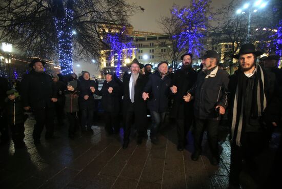 Церемония зажжения ханукальной свечи в Москве