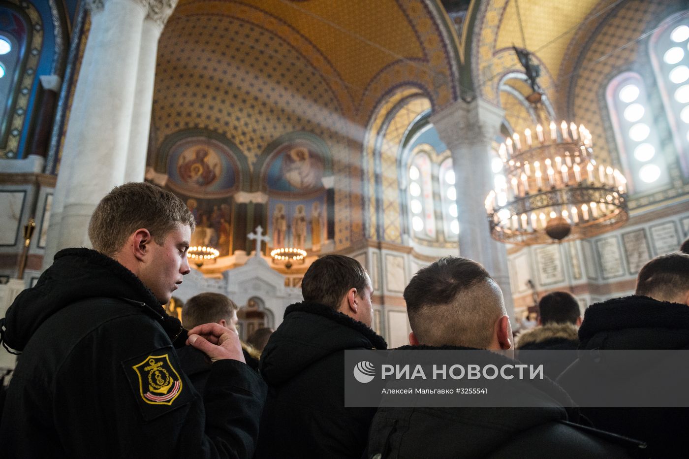 Освящение Андреевских флагов кораблей и судов ЧФ в Севастополе