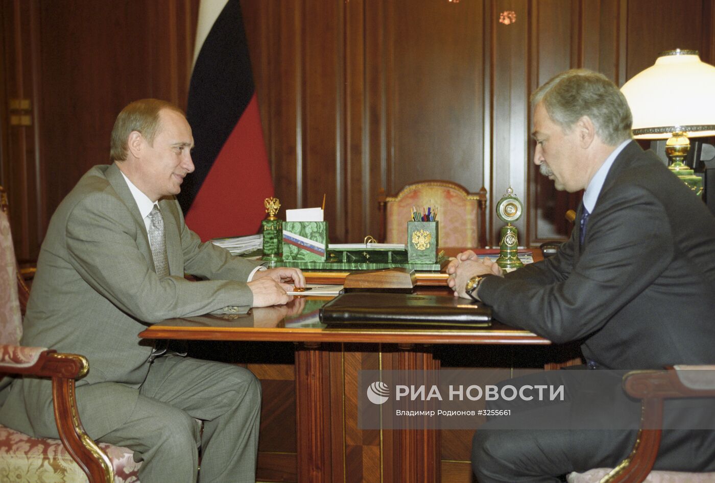 Президент РФ В.Путин и министр МВД РФ Б.Грызлов