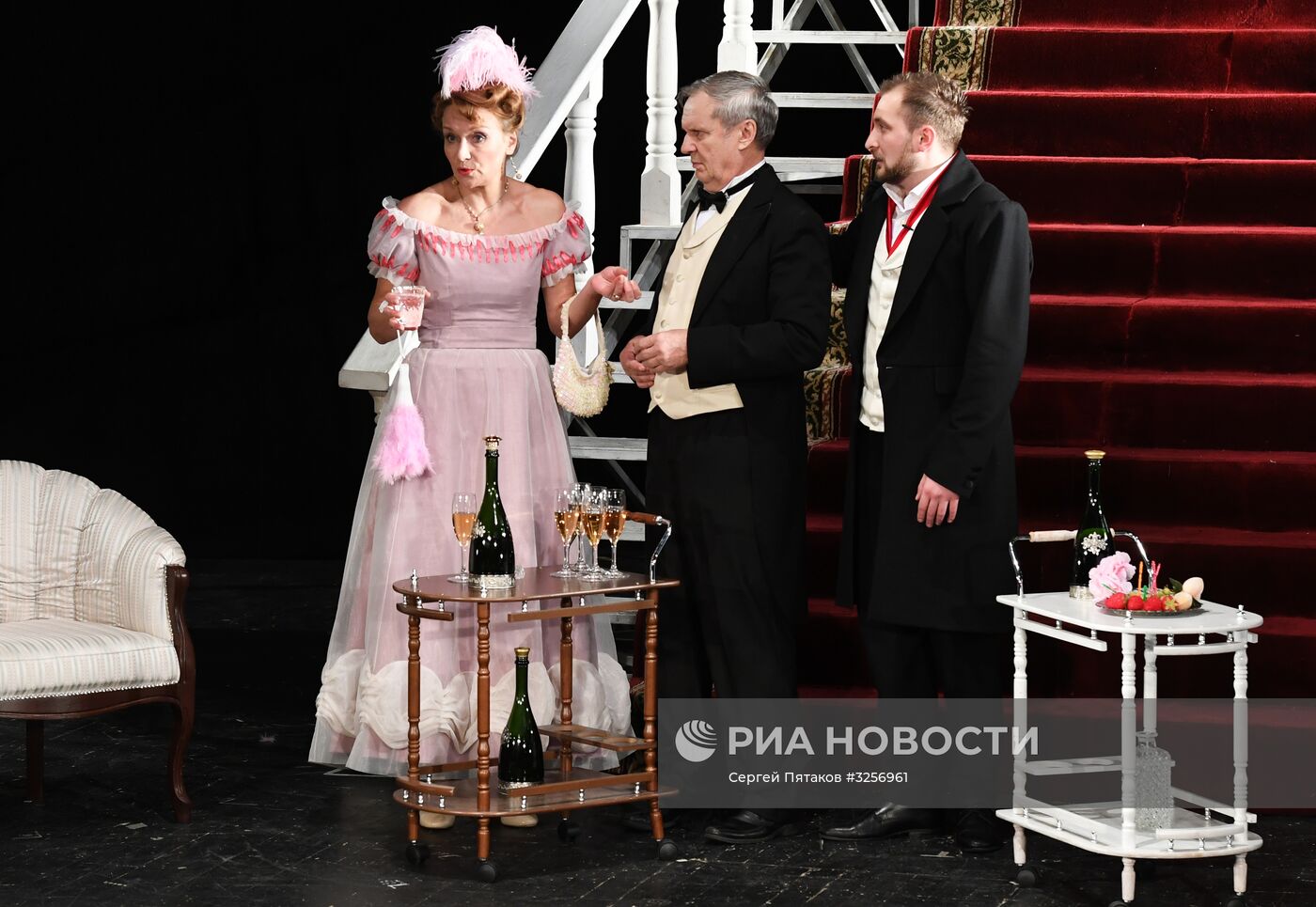 Показ спектакля "Горе без ума" в театре "У Никитских ворот"