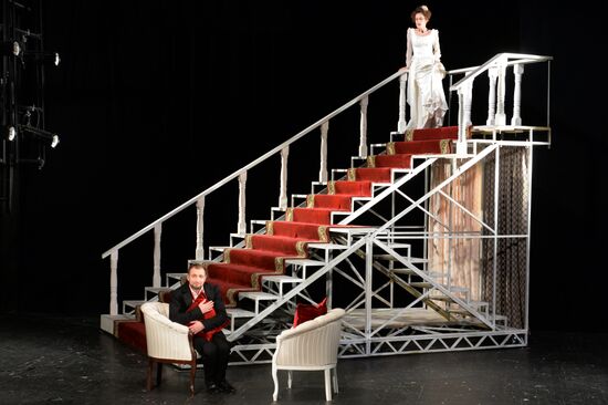 Показ спектакля "Горе без ума" в театре "У Никитских ворот"