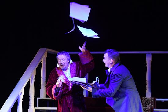 Показ спектакля "Горе без ума" в театре "У Никитских ворот"