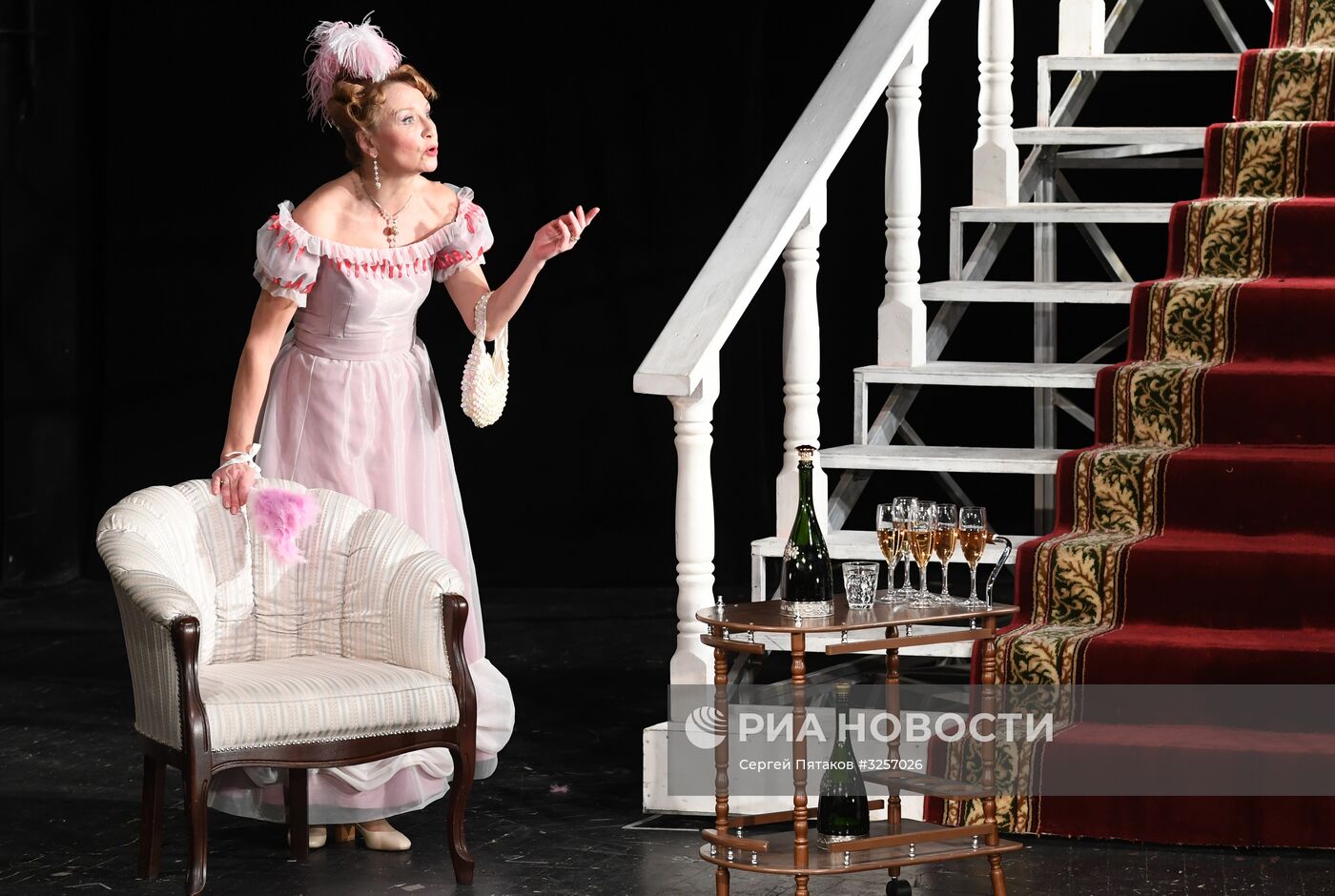 Показ спектакля "Горе без ума" в театре "У Никитских ворот"