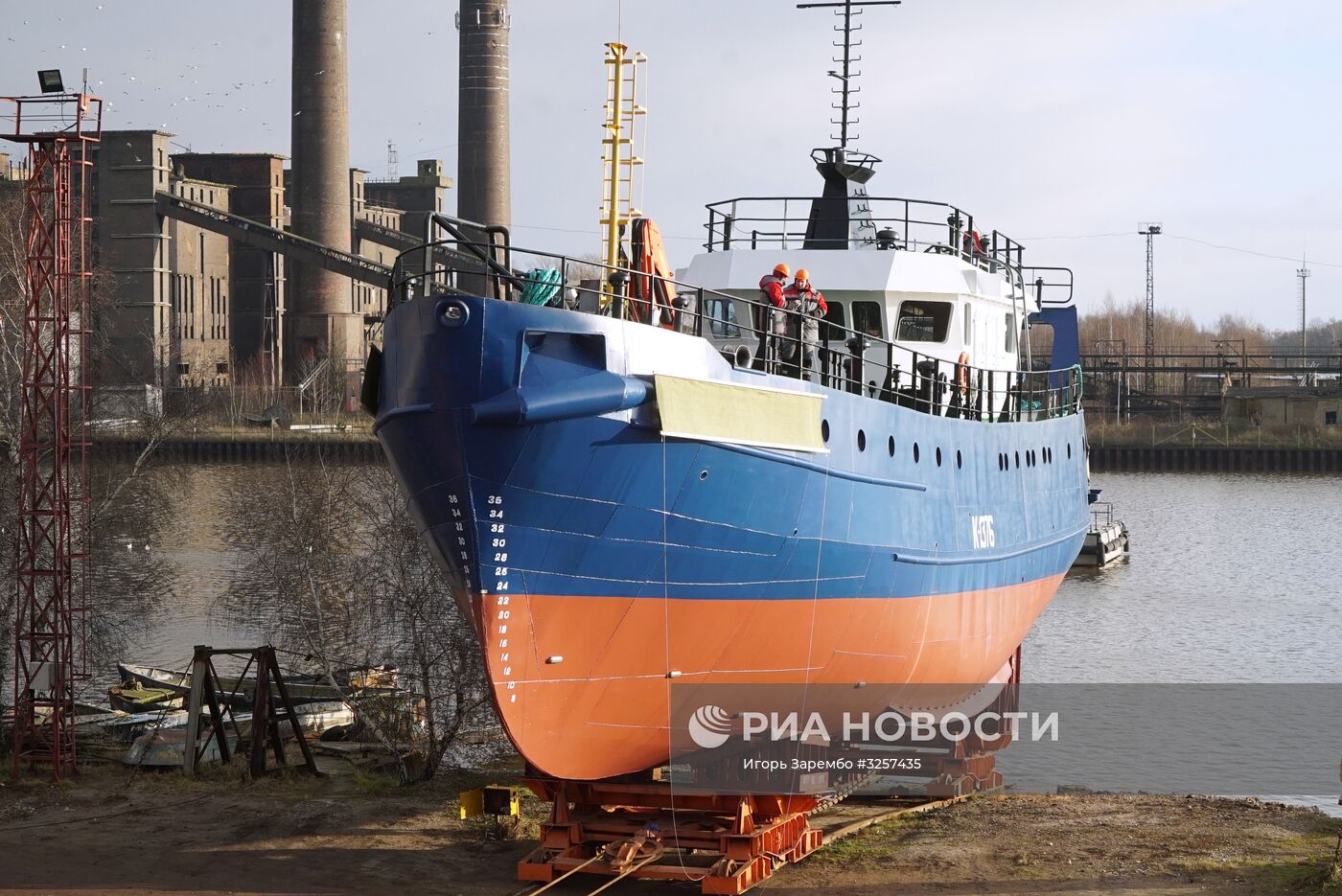 Новое рыболовецкое судно спустили на воду в Калининградской области