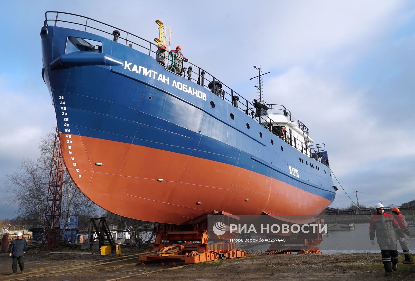 Новое рыболовецкое судно спустили на воду в Калининградской области