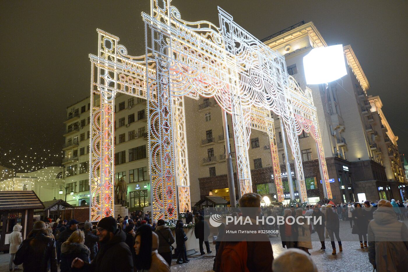 Новогодняя иллюминация в Москве