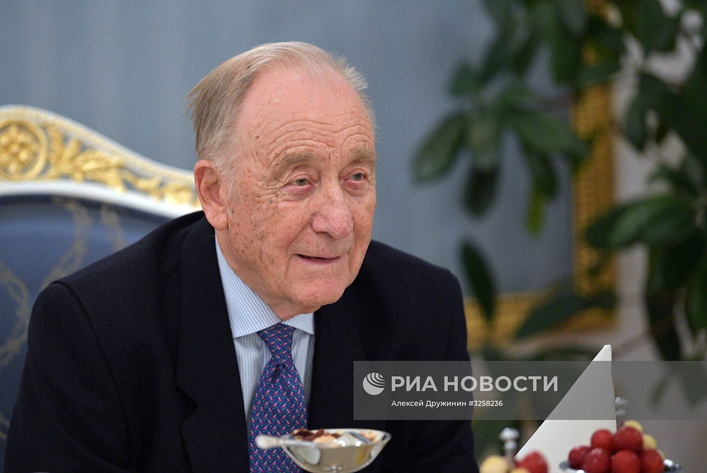 Президент РФ В. Путин поздравил композитора, народного артиста СССР Р. Щедрина с 85-летием