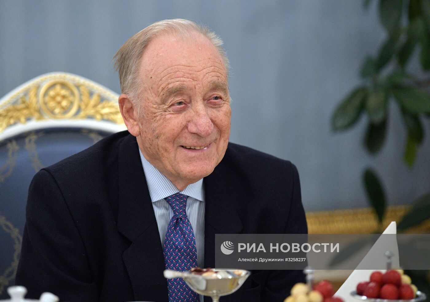 Президент РФ В. Путин поздравил композитора, народного артиста СССР Р. Щедрина с 85-летием