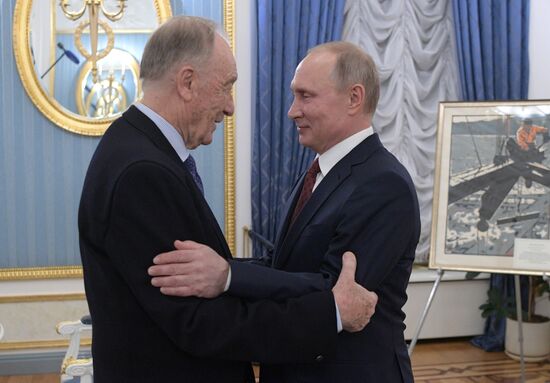 Президент РФ В. Путин поздравил композитора, народного артиста СССР Р. Щедрина с 85-летием