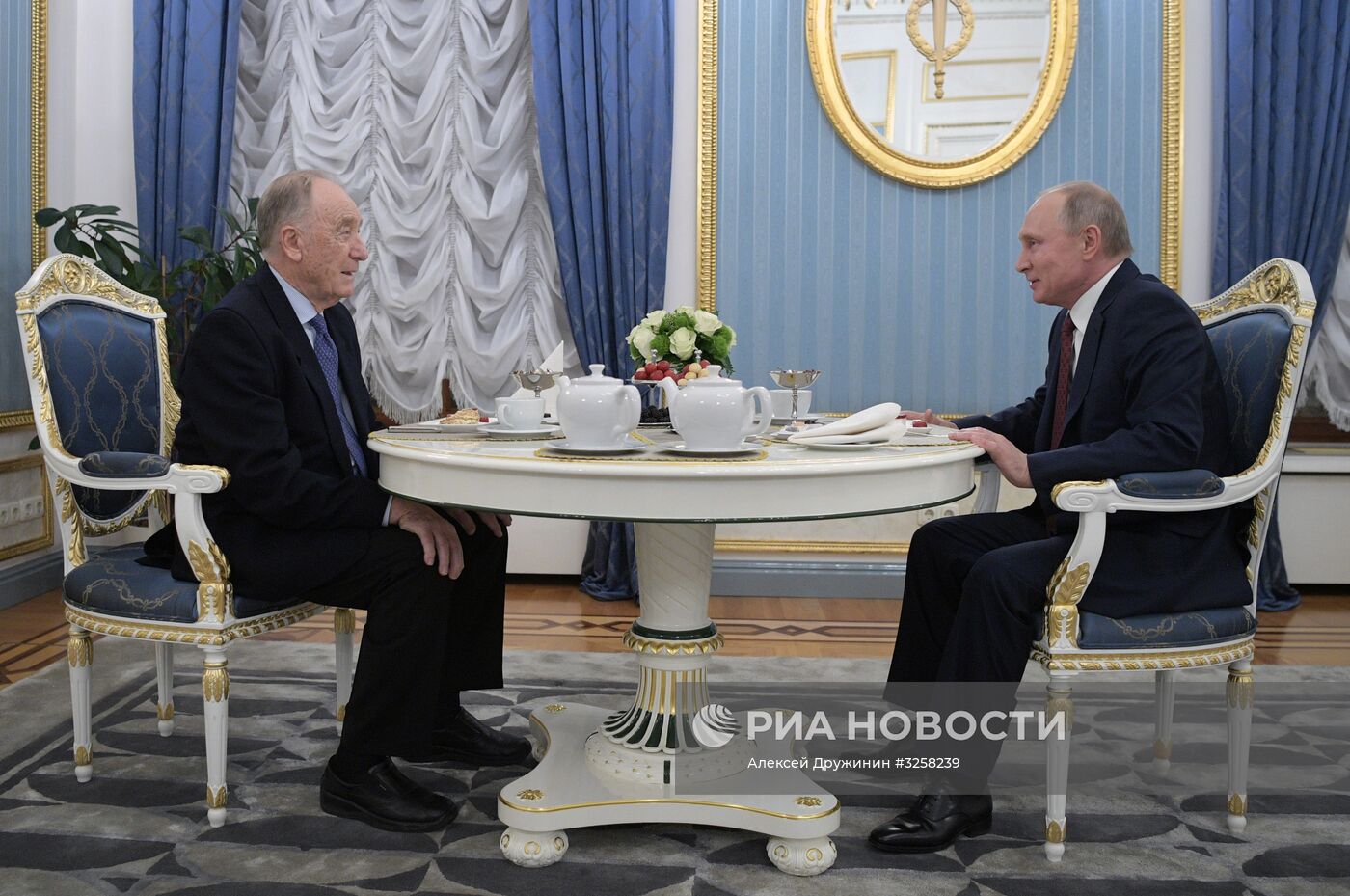 Президент РФ В. Путин поздравил композитора, народного артиста СССР Р. Щедрина с 85-летием