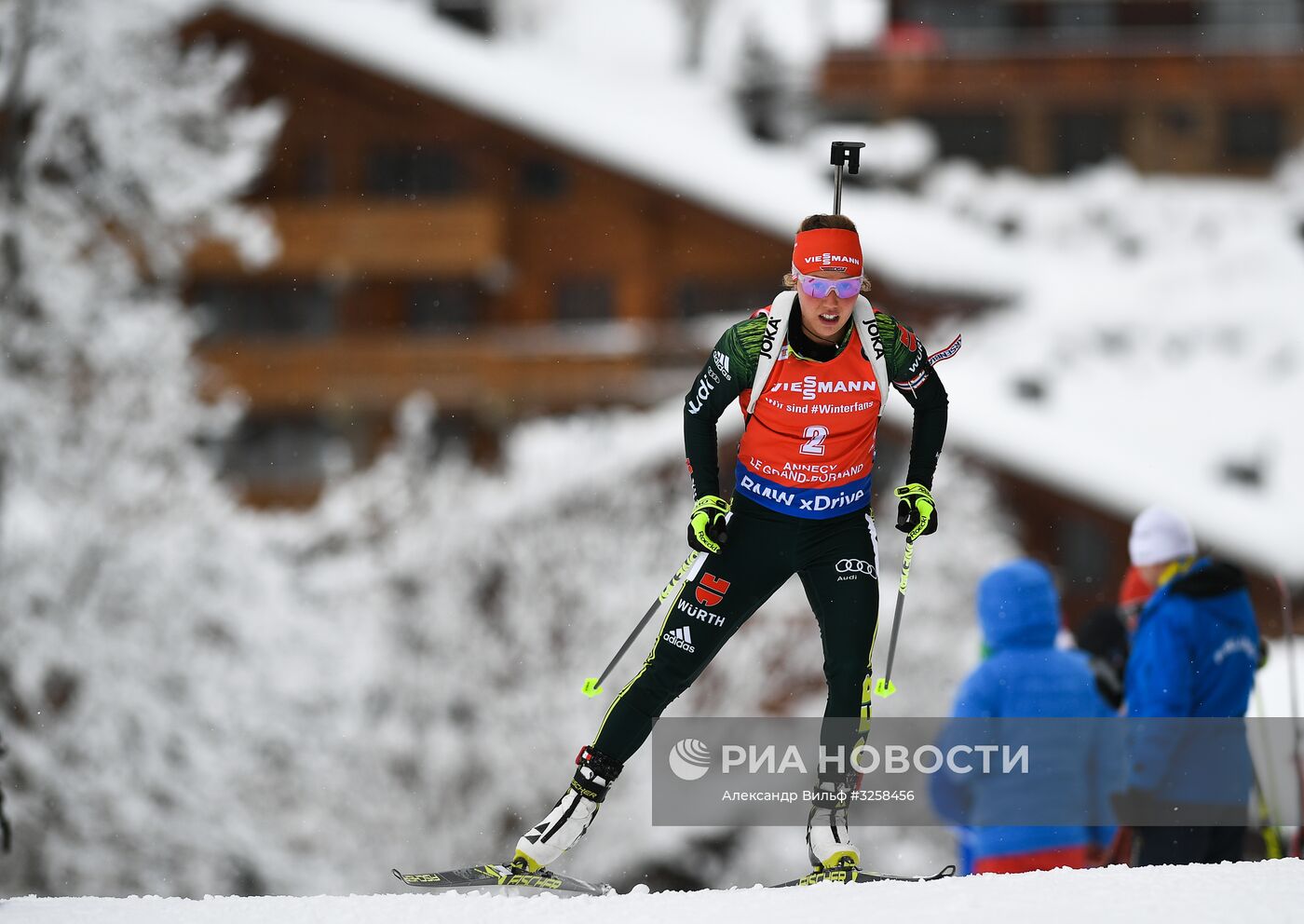 Биатлон. III этап Кубка мира. Женщины. Гонка преследования