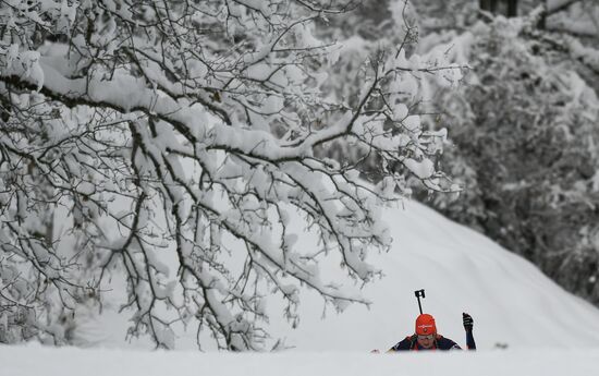 Биатлон. III этап Кубка мира. Женщины. Гонка преследования