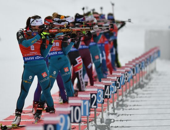 Биатлон. III этап Кубка мира. Женщины. Гонка преследования