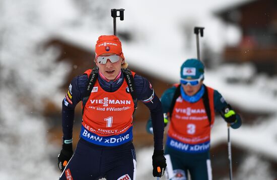 Биатлон. III этап Кубка мира. Женщины. Гонка преследования