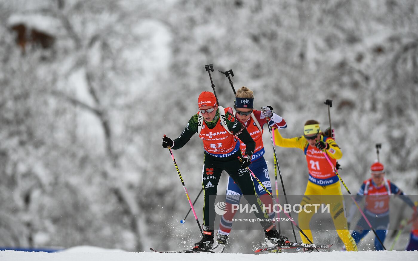 Биатлон. III этап Кубка мира. Женщины. Гонка преследования
