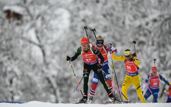 Биатлон. III этап Кубка мира. Женщины. Гонка преследования