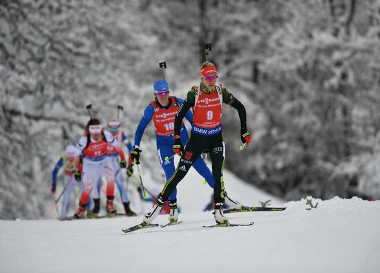 Биатлон. III этап Кубка мира. Женщины. Гонка преследования