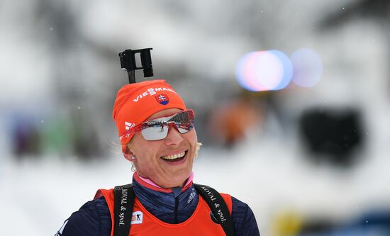 Биатлон. III этап Кубка мира. Женщины. Гонка преследования