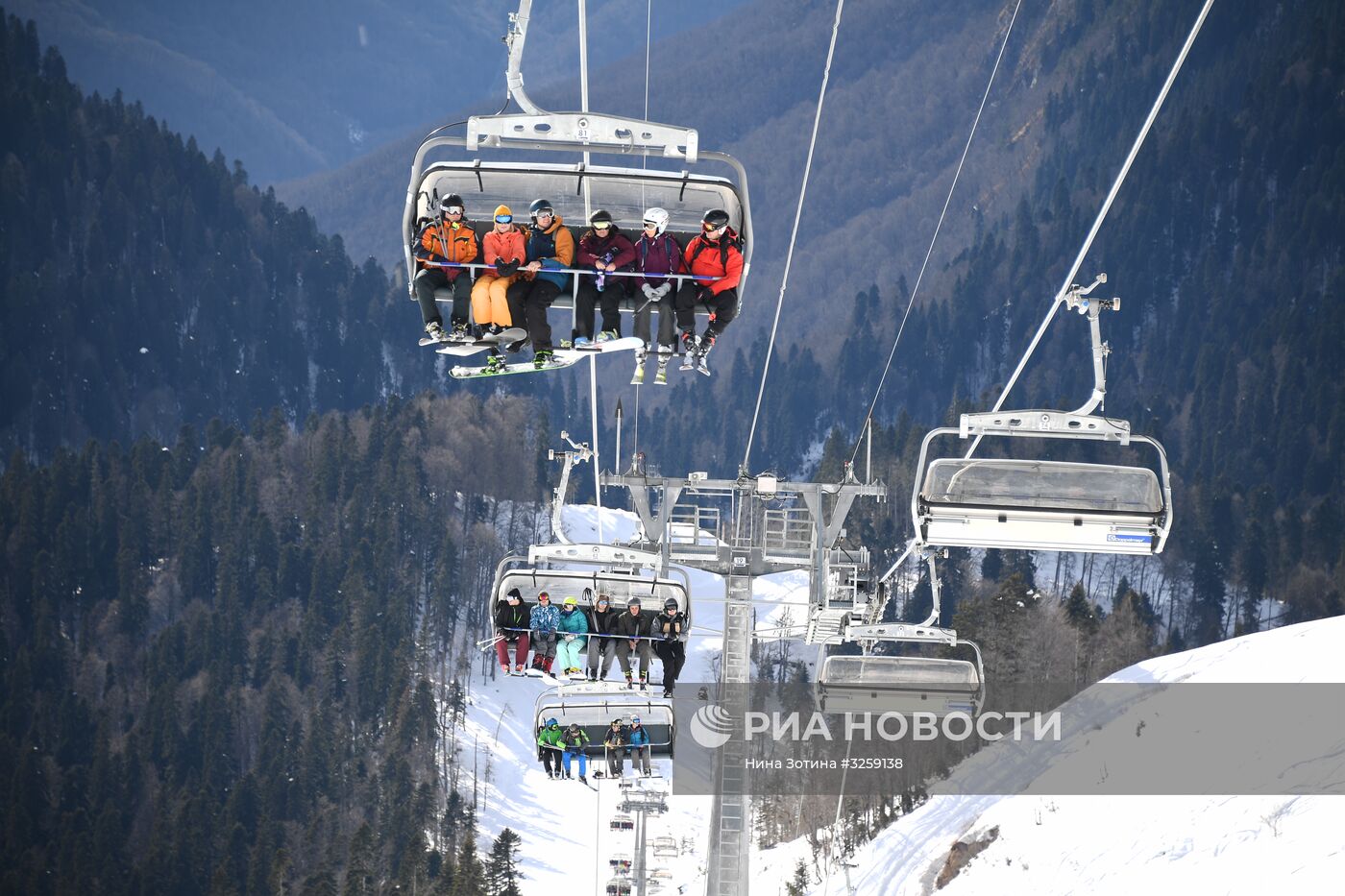 Открытие сезона на горнолыжном курорте "Роза Хутор" в Сочи