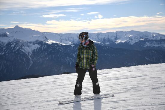 Открытие сезона на горнолыжном курорте "Роза Хутор" в Сочи