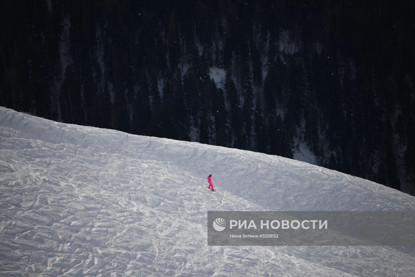 Открытие сезона на горнолыжном курорте "Роза Хутор" в Сочи