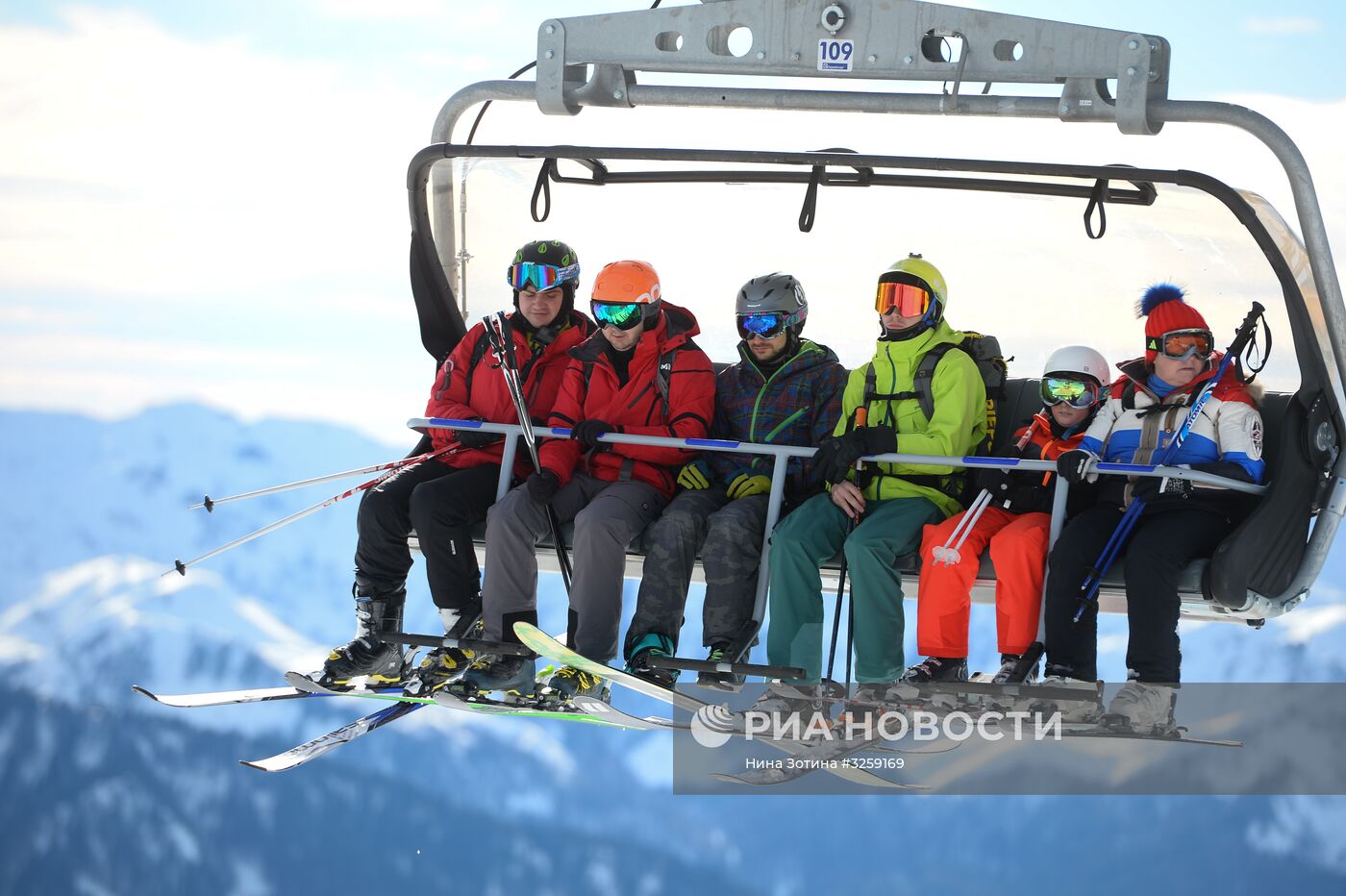 Открытие сезона на горнолыжном курорте "Роза Хутор" в Сочи