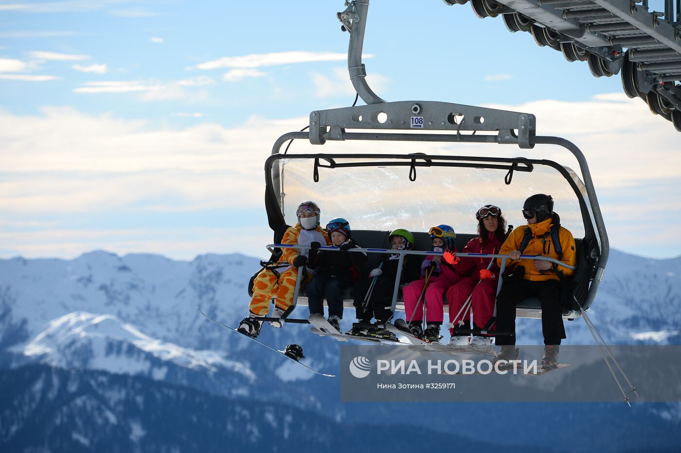 Открытие сезона на горнолыжном курорте "Роза Хутор" в Сочи