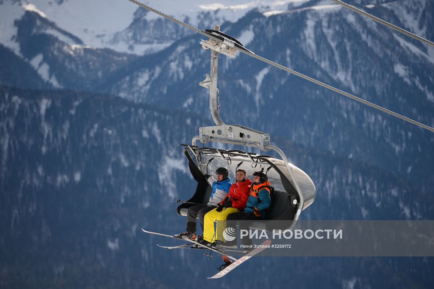 Открытие сезона на горнолыжном курорте "Роза Хутор" в Сочи