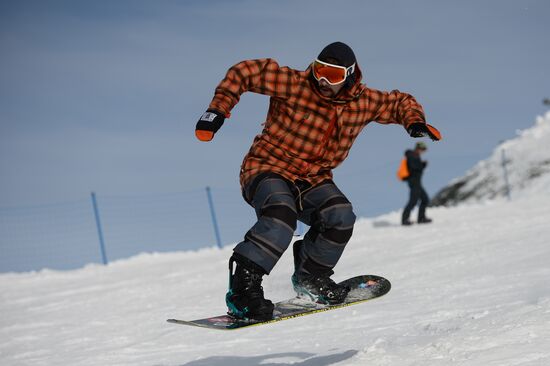Открытие сезона на горнолыжном курорте "Роза Хутор" в Сочи