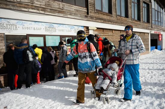 Открытие сезона на горнолыжном курорте "Роза Хутор" в Сочи