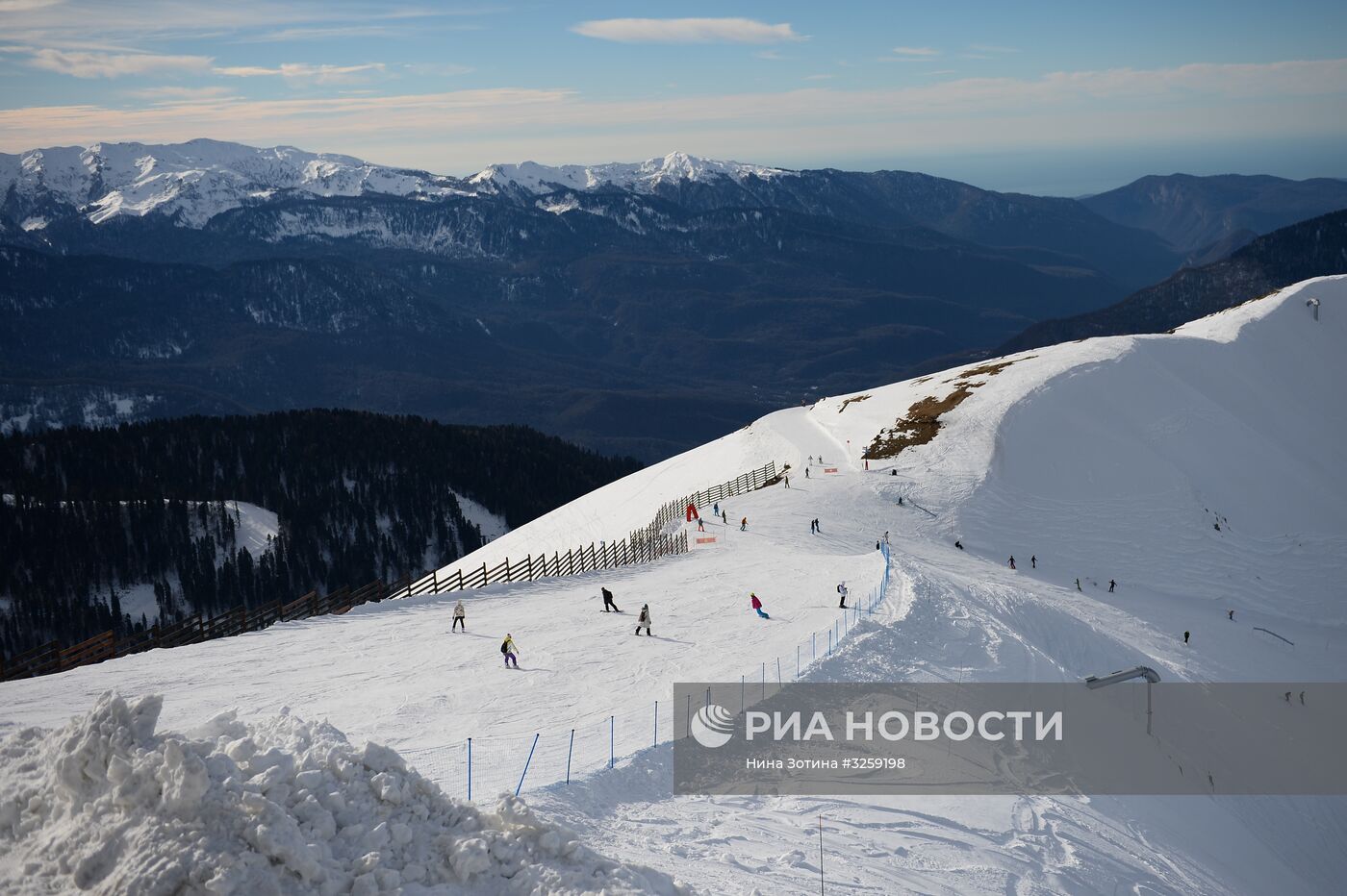 Открытие сезона на горнолыжном курорте "Роза Хутор" в Сочи