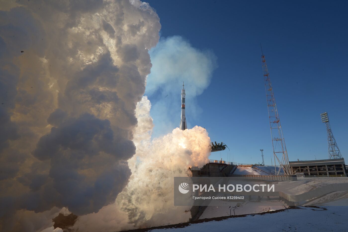 Пуск ракеты-носителя "Союз-ФГ" с ТПК "Союз МС-07" с космодрома "Байконур"