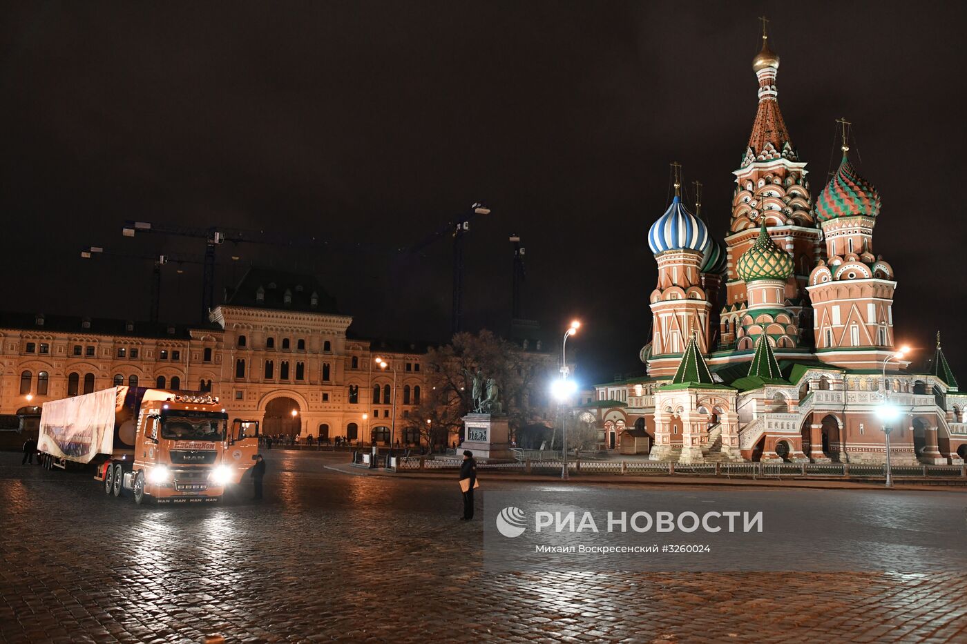 Доставка новогодней елки в Кремль