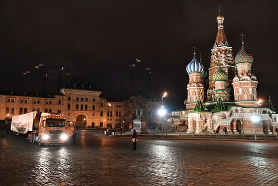 Доставка новогодней елки в Кремль
