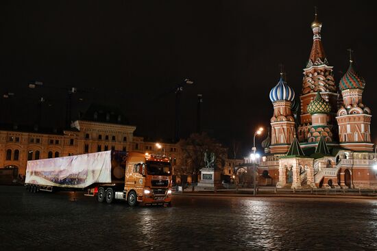 Доставка новогодней елки в Кремль