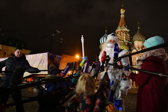 Доставка новогодней елки в Кремль