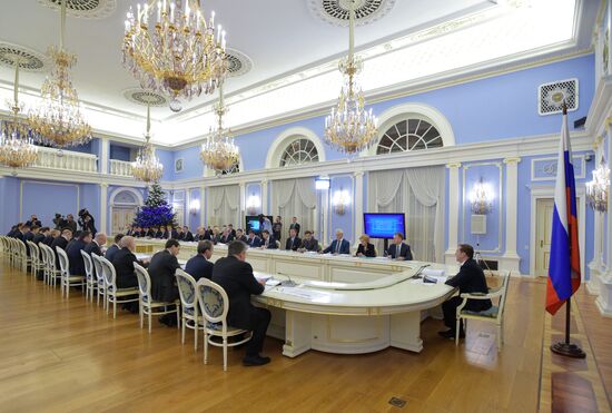 Премьер-министр РФ Д. Медведев провел заседание правительственной комиссии по применению ИТ для улучшения качества жизни