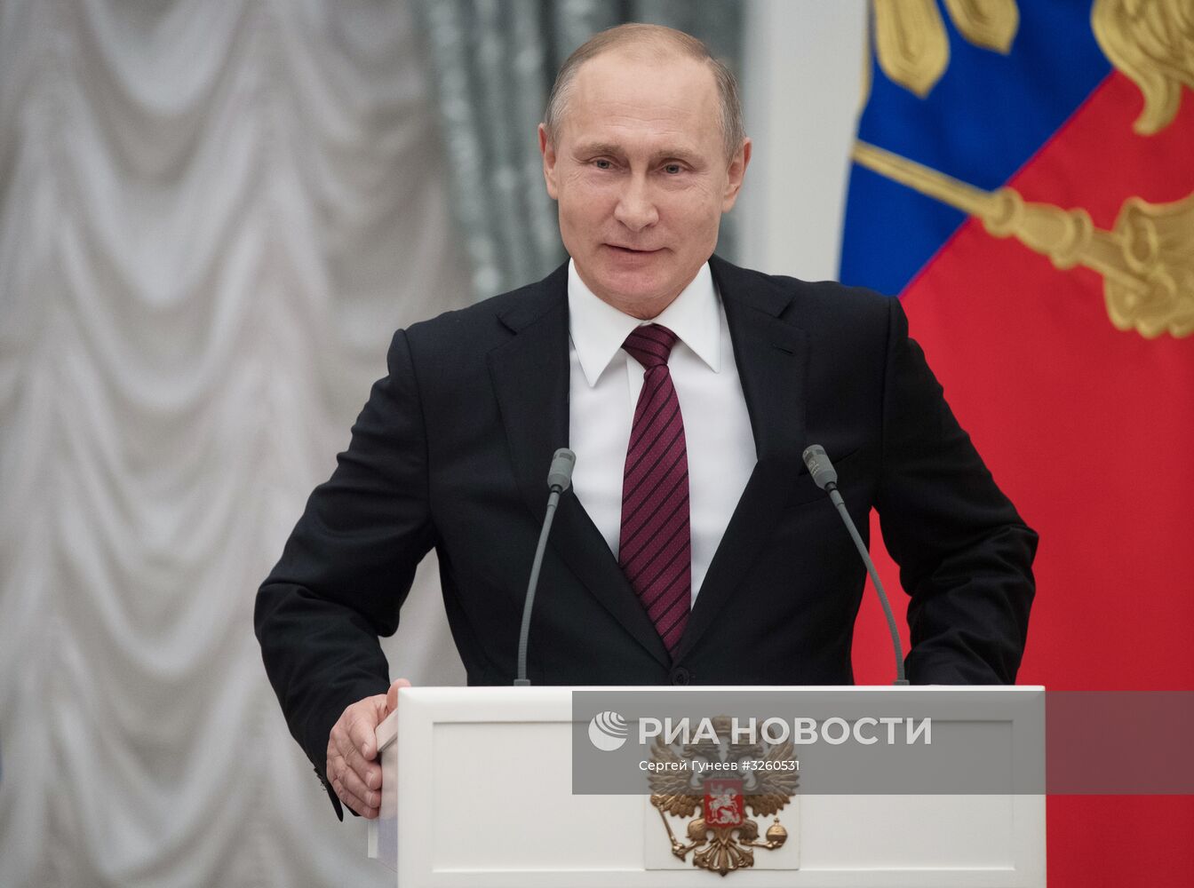 Президент РФ В. Путин вручил госпремии за достижения в области правозащитной и благотворительной деятельности