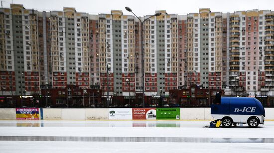 Ледовые площадки в округах Москвы