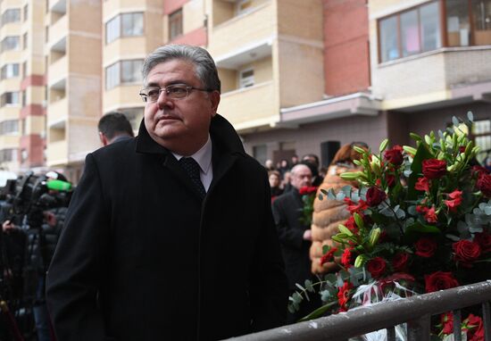 Открытие мемориальной доски Андрею Карлову в Москве