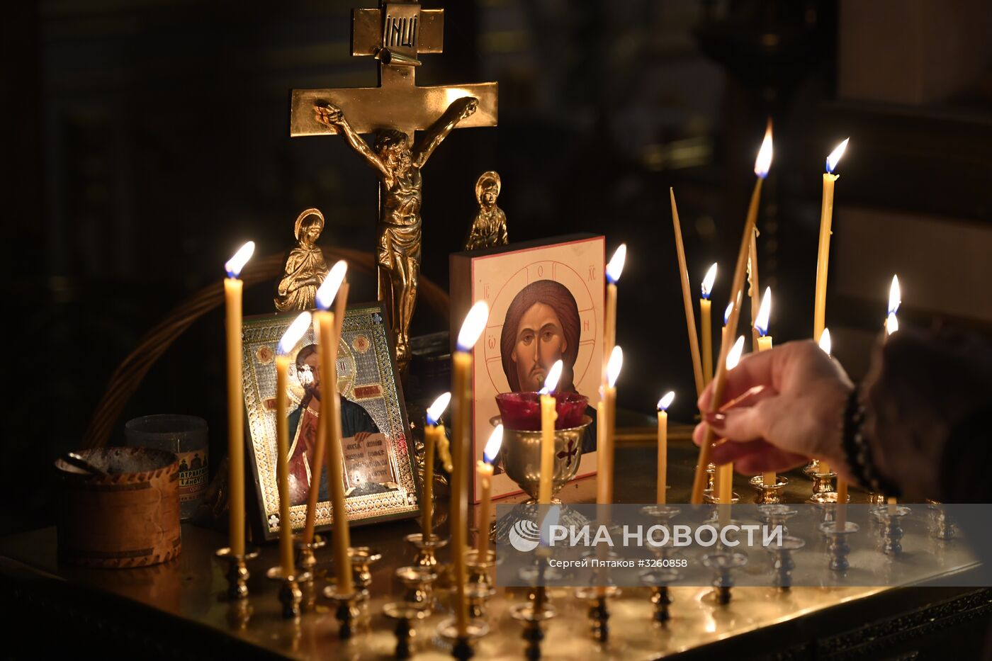 Божественная литургия в день памяти святителя Николая Чудотворца в церкви Николы в Котельниках