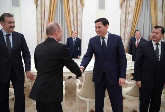 Президент РФ В. Путин встретился с руководителями спецслужб СНГ