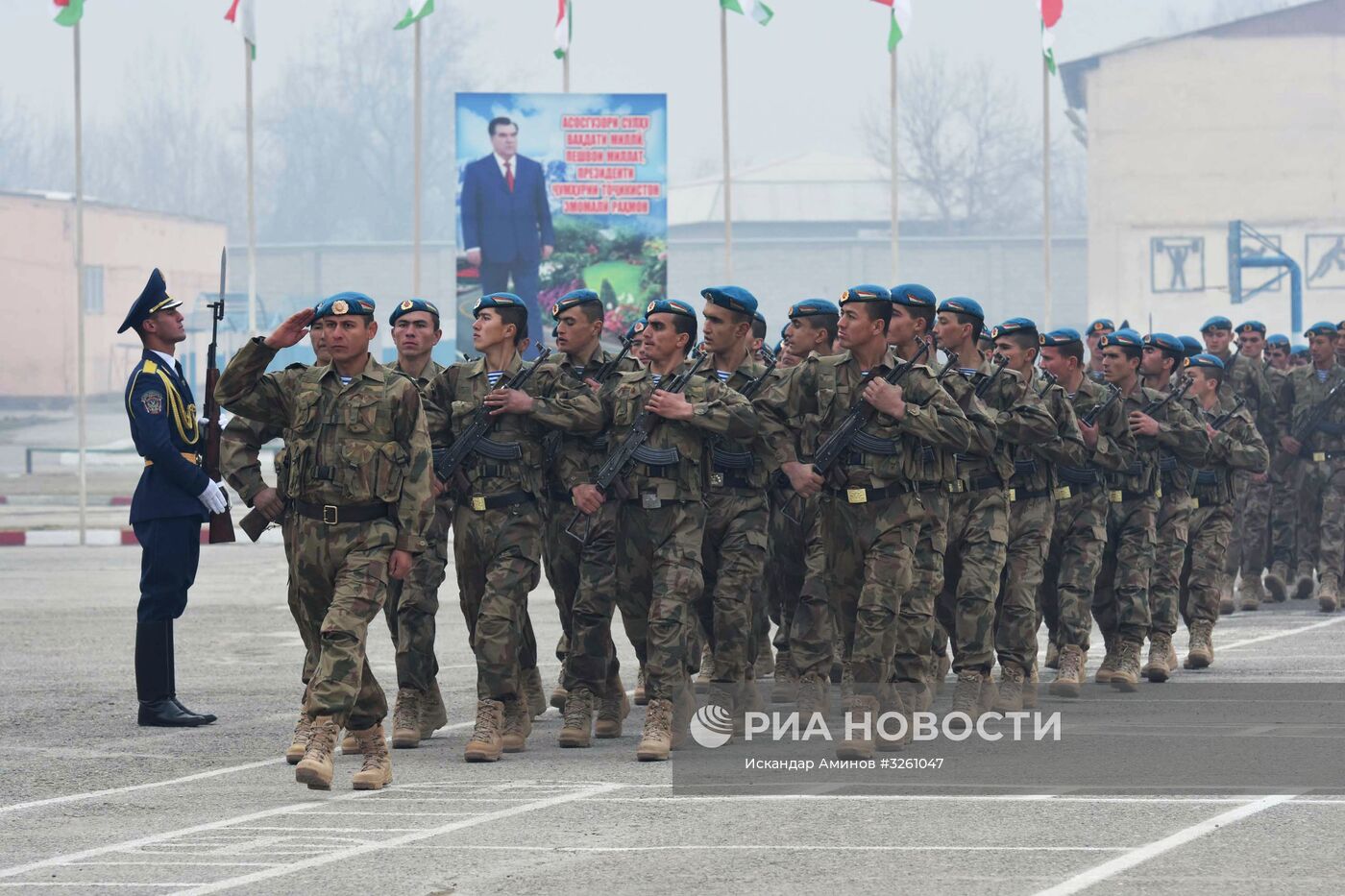 РФ передала Таджикистану вооружение для охраны границы