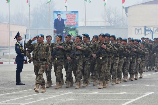 РФ передала Таджикистану вооружение для охраны границы