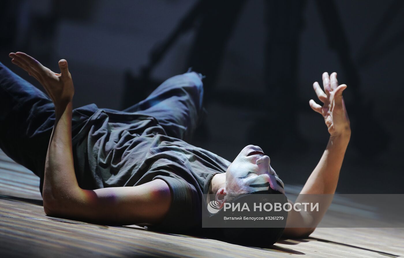 Музыкальный мультимедийный спектакль "Черт, солдат и скрипка"